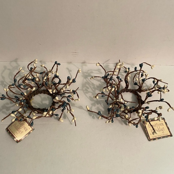 Pip Berry 4pc set, 2 Candle wreaths & 2 Colonial tin Star Candleholders - Picture 1 of 13